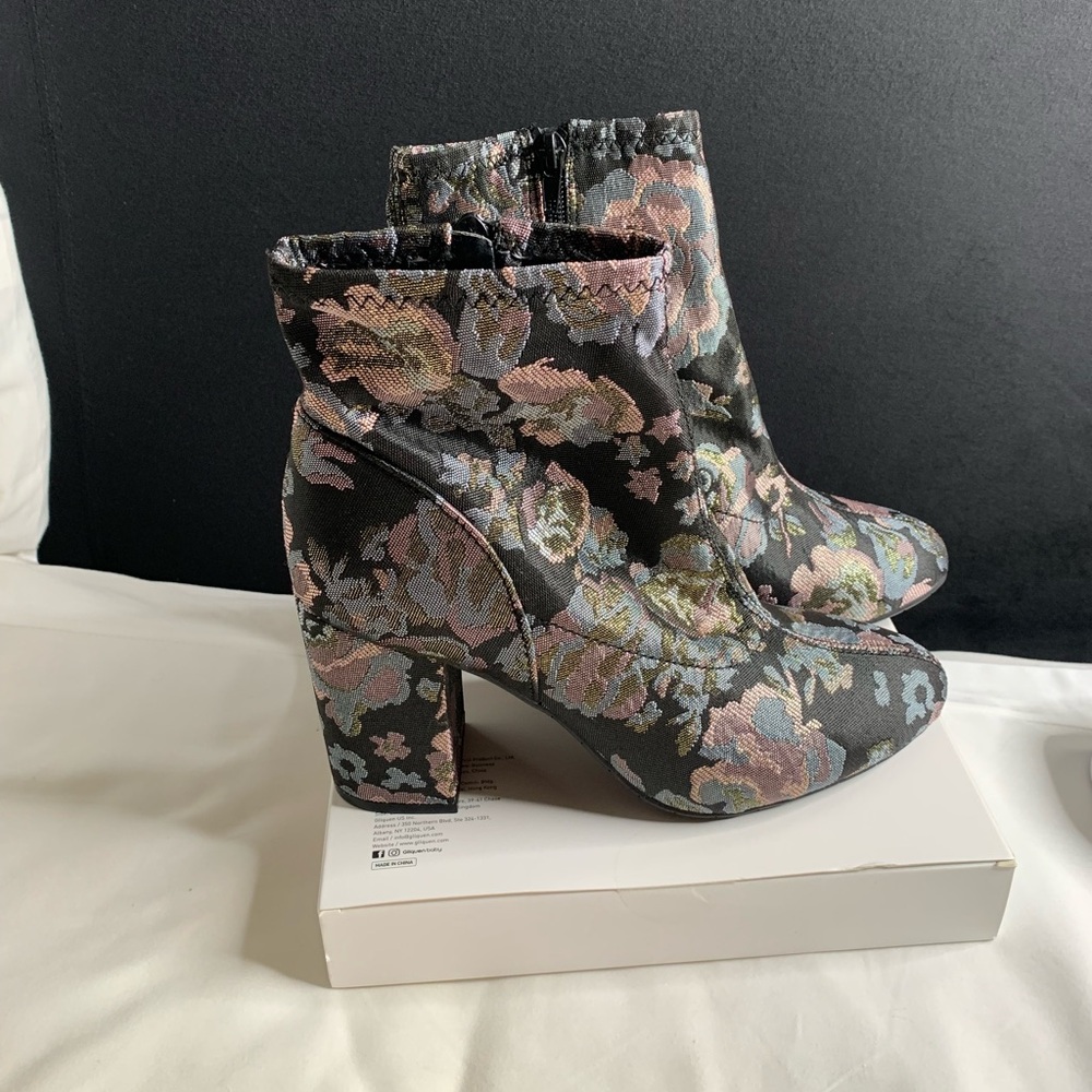 Kenneth Cole Reaction Floral Ankle Heel Booties - 7.5 (Like New)
